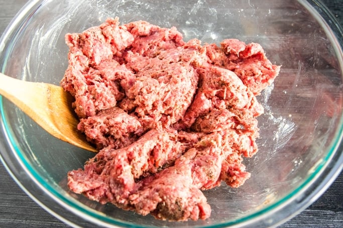 mixing beef burgers