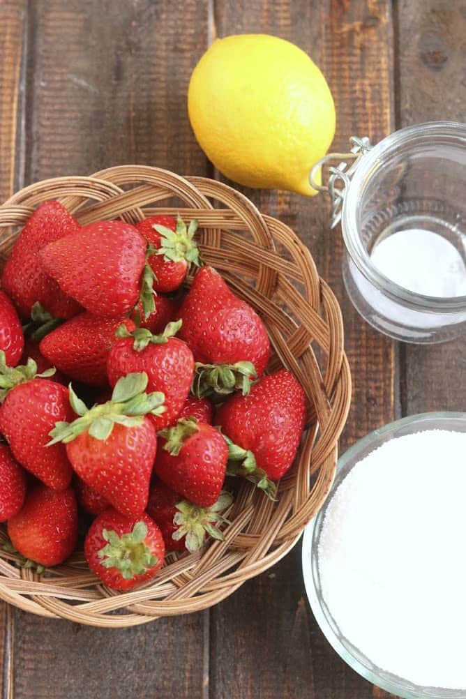 ingredients to make strawberry jam